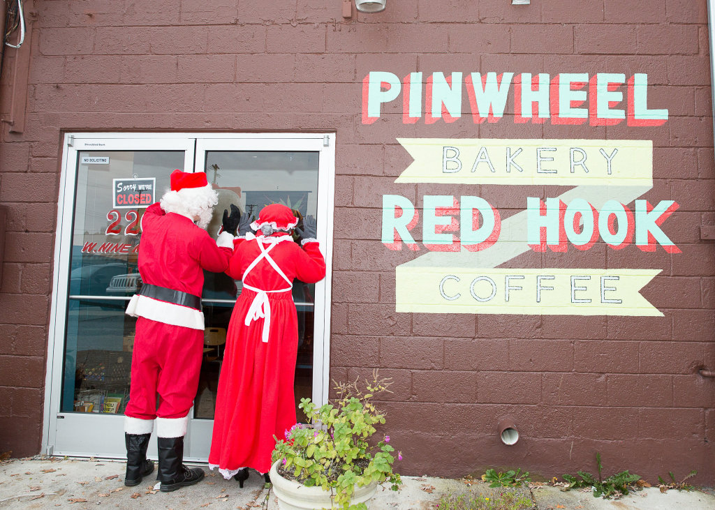 Santarchy2014_075_pinwheel not open